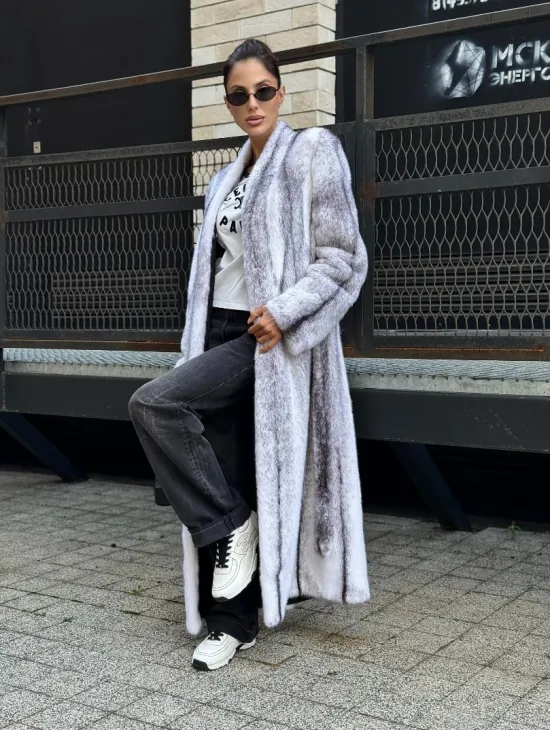 Длинная шуба из натурального импортного меха норки крестовки