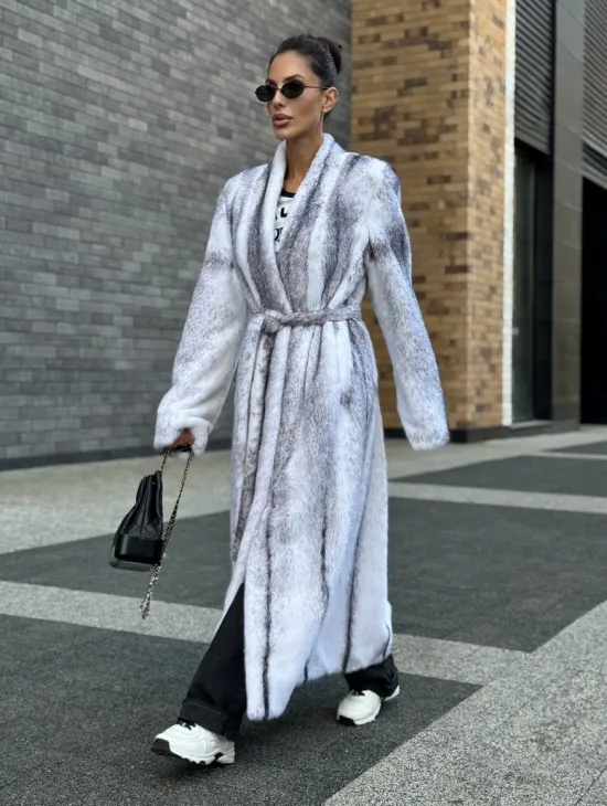 Длинная шуба из натурального импортного меха норки крестовки