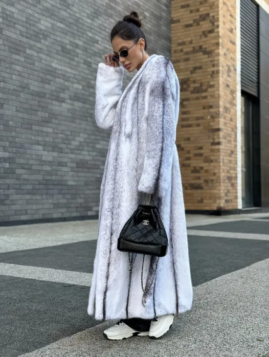 Длинная шуба из натурального импортного меха норки крестовки