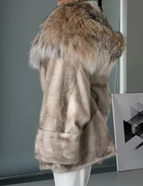 Шуба летучая мышь из норки Ivory с капюшоном из меха рыси - фото 5