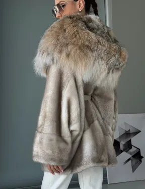 Шуба летучая мышь из норки Ivory с капюшоном из меха рыси - фото 6