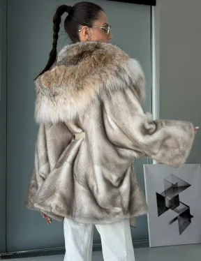 Шуба летучая мышь из норки Ivory с капюшоном из меха рыси - фото 9