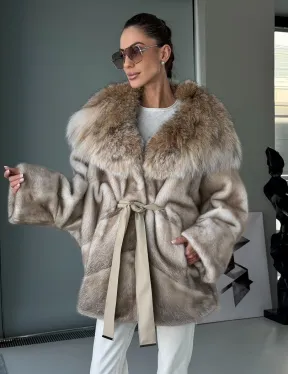 Шуба летучая мышь из норки Ivory с капюшоном из меха рыси - фото 16