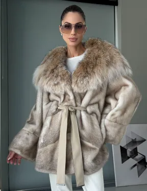 Шуба летучая мышь из норки Ivory с капюшоном из меха рыси - фото 0