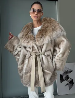 Шуба летучая мышь из норки Ivory с капюшоном из меха рыси - фото 11