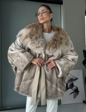 Шуба летучая мышь из норки Ivory с капюшоном из меха рыси - фото 17