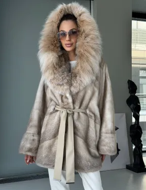 Шуба летучая мышь из норки Ivory с капюшоном из меха рыси - фото 14