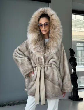 Шуба летучая мышь из норки Ivory с капюшоном из меха рыси - фото 19