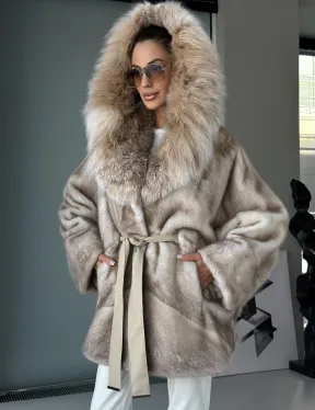 Шуба летучая мышь из норки Ivory с капюшоном из меха рыси - фото 10