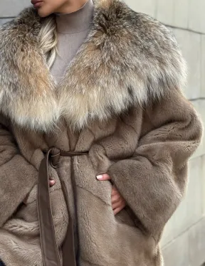 Женская шуба из меха норки Pastel с капюшоном из меха рыси