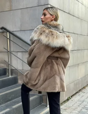 Женская шуба из меха норки Pastel с капюшоном из меха рыси