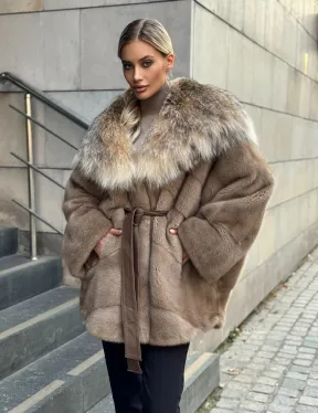 Женская шуба из меха норки Pastel с капюшоном из меха рыси