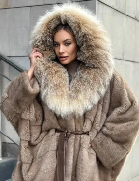 Женская шуба из меха норки Pastel с капюшоном из меха рыси