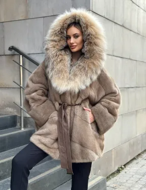 Женская шуба из меха норки Pastel с капюшоном из меха рыси