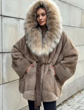 Женская шуба из меха норки Pastel с капюшоном из меха рыси
