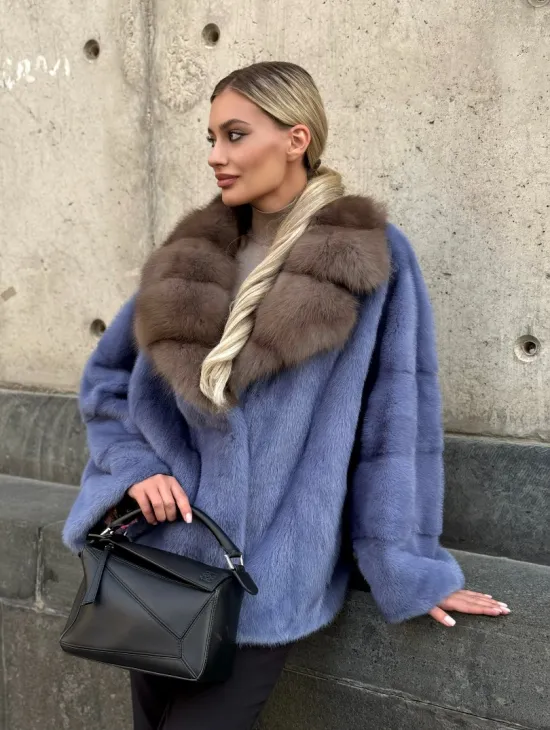 Короткая шуба норковая с воротником из куницы