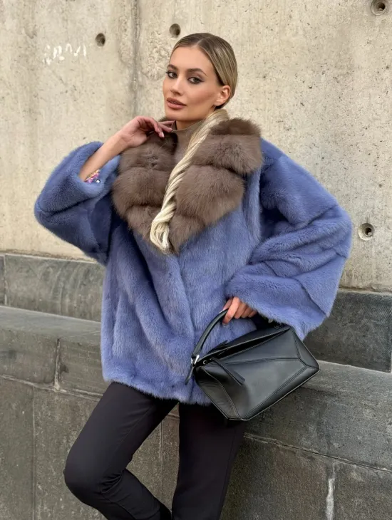 Короткая шуба норковая с воротником из куницы