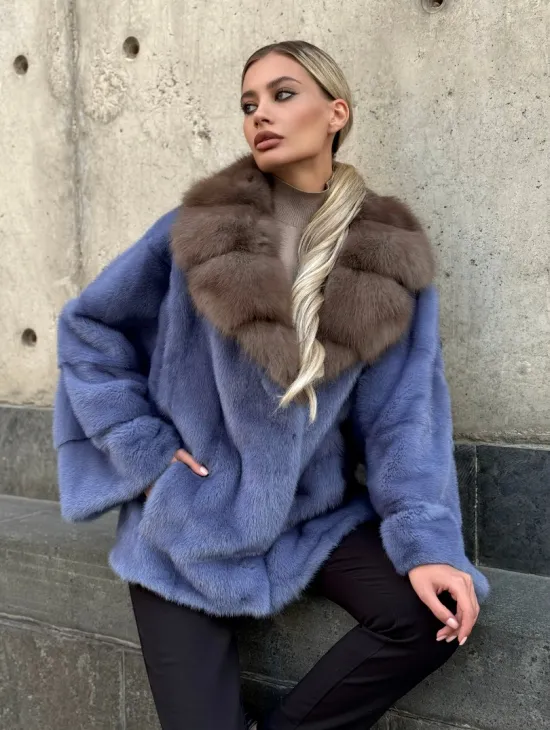 Короткая шуба норковая с воротником из куницы