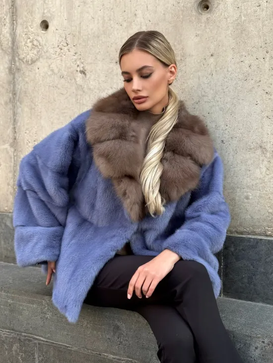 Короткая шуба норковая с воротником из куницы