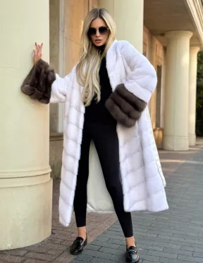 Белая норковая шуба с отделкой из куницы