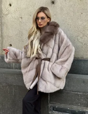 Шуба норковая летучая мышь с воротником куницы