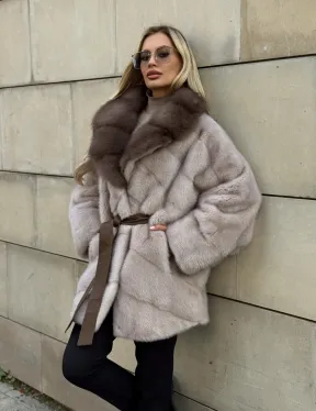 Шуба норковая летучая мышь с воротником куницы