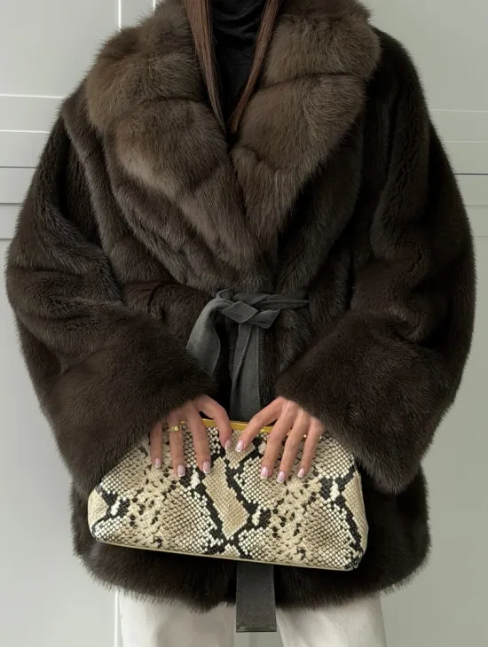 Шуба норковая летучая мышь с воротником из куницы - цвет хаки