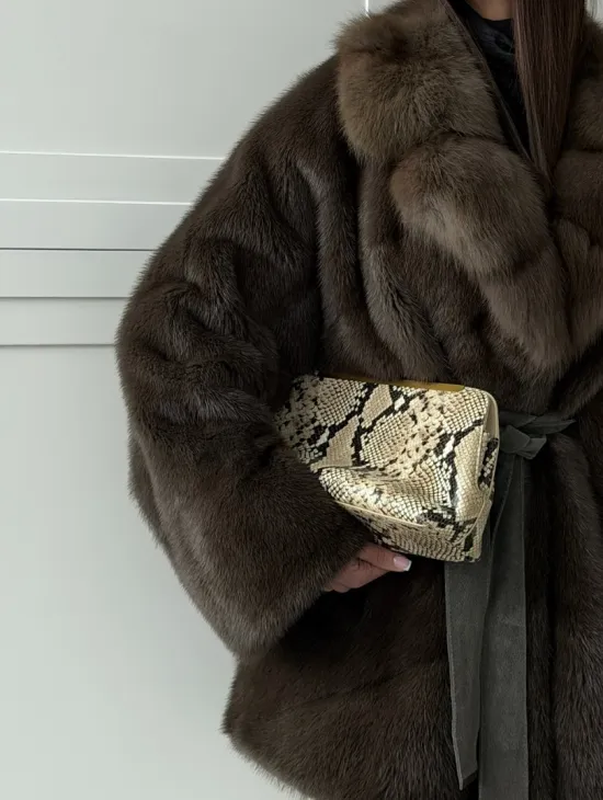 Шуба норковая летучая мышь с воротником из куницы - цвет хаки