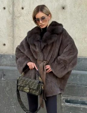 Женская норковая шуба свободного силуэта с воротником куницы