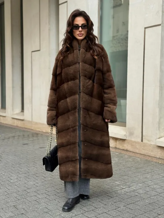 Шуба из плюшевой норки Velvet с V-образным воротником