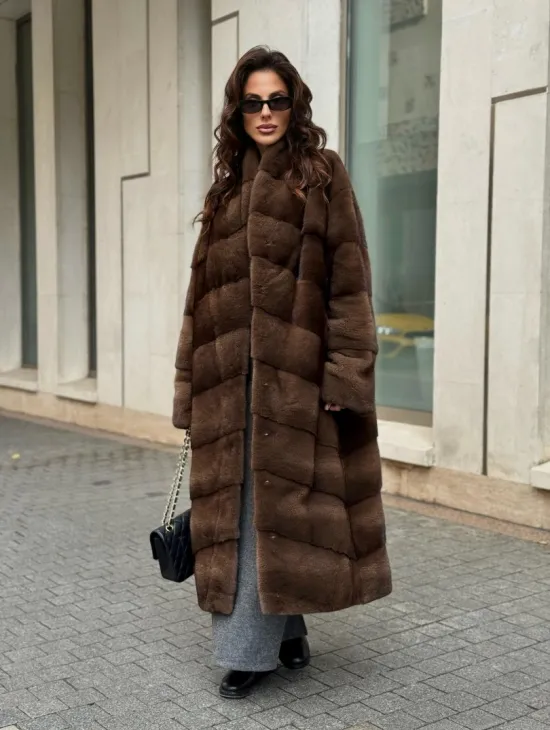 Шуба из плюшевой норки Velvet с V-образным воротником