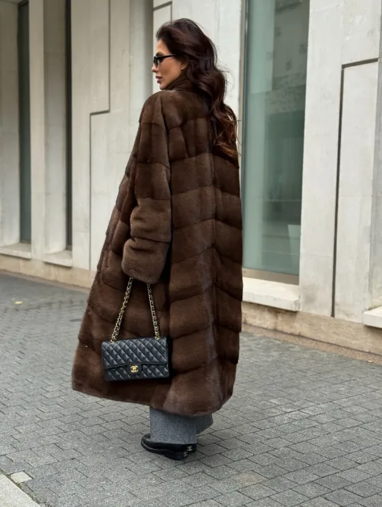 Шуба из плюшевой норки Velvet с V-образным воротником