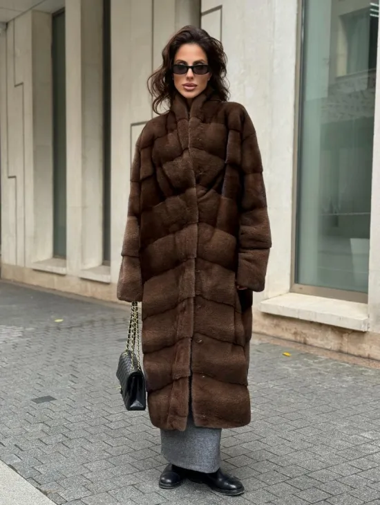 Шуба из плюшевой норки Velvet с V-образным воротником