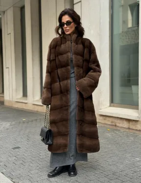 Шуба из плюшевой норки Velvet с V-образным воротником