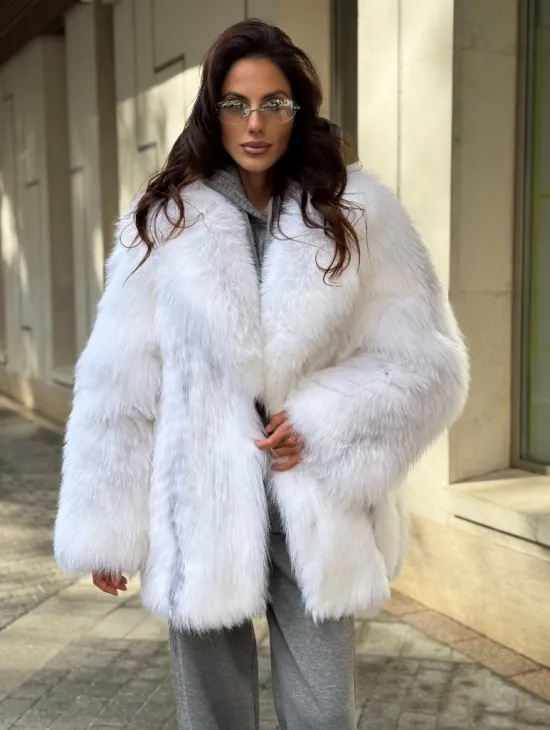 Шуба из белой арктической лисы