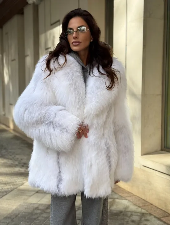 Шуба из белой арктической лисы