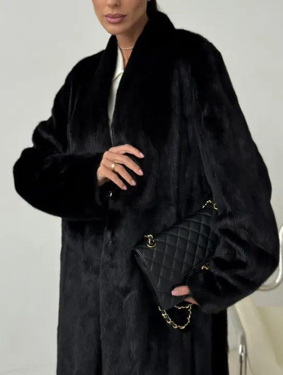 Длинная черная норковая шуба