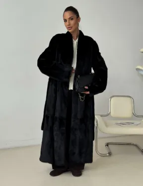 Длинная черная норковая шуба