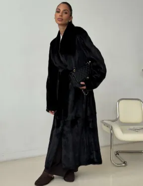 Длинная черная норковая шуба