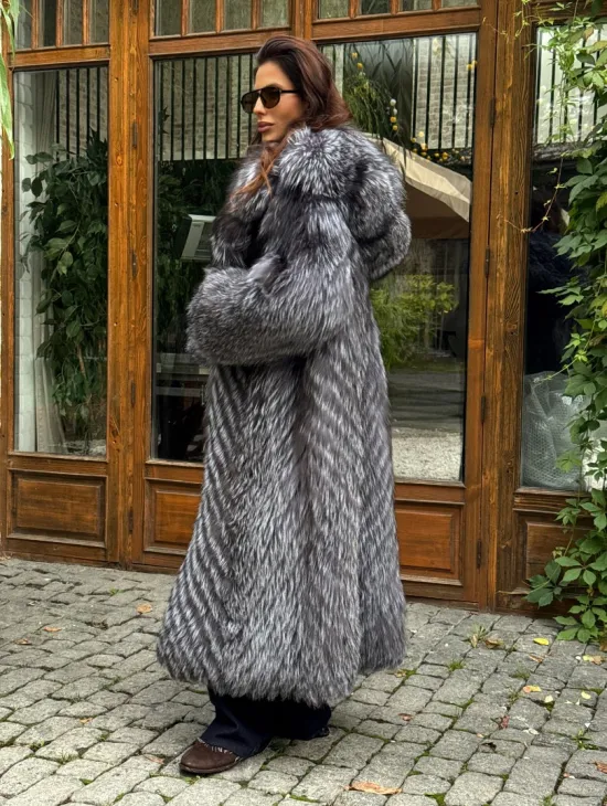 Длинная шуба из чернобурки в росшив