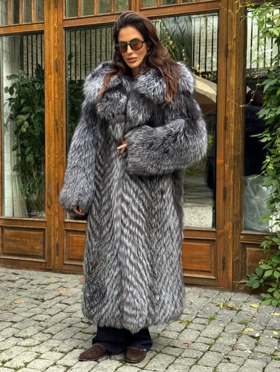 Длинная шуба из чернобурки в росшив