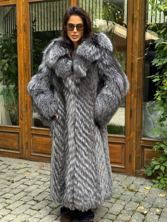 Длинная шуба из чернобурки в росшив