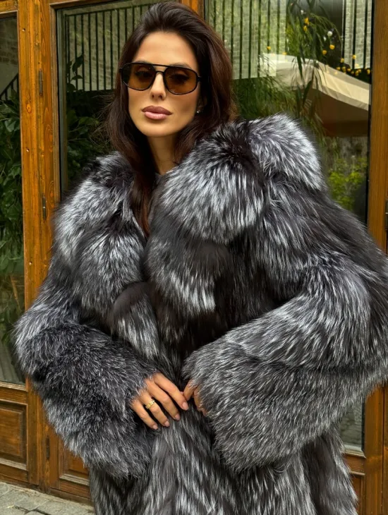 Длинная шуба из чернобурки в росшив
