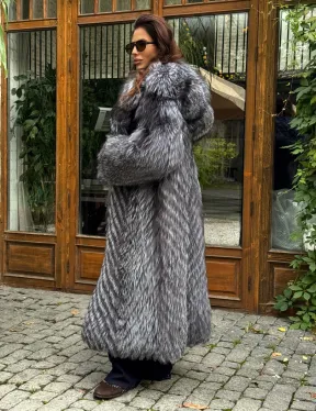 Длинная шуба из чернобурки в росшив