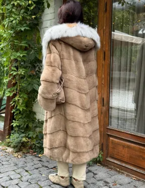 Бежевая норковая шуба с капюшоном рысь
