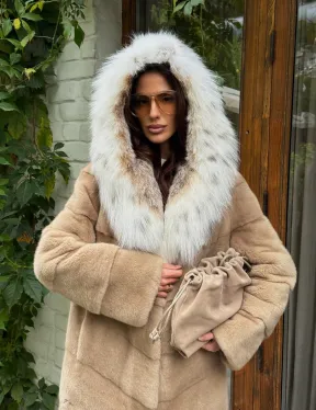 Бежевая норковая шуба с капюшоном рысь