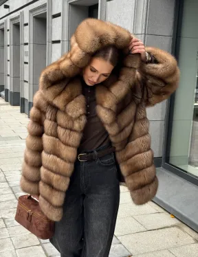 Шуба из натурального меха куницы с капюшоном