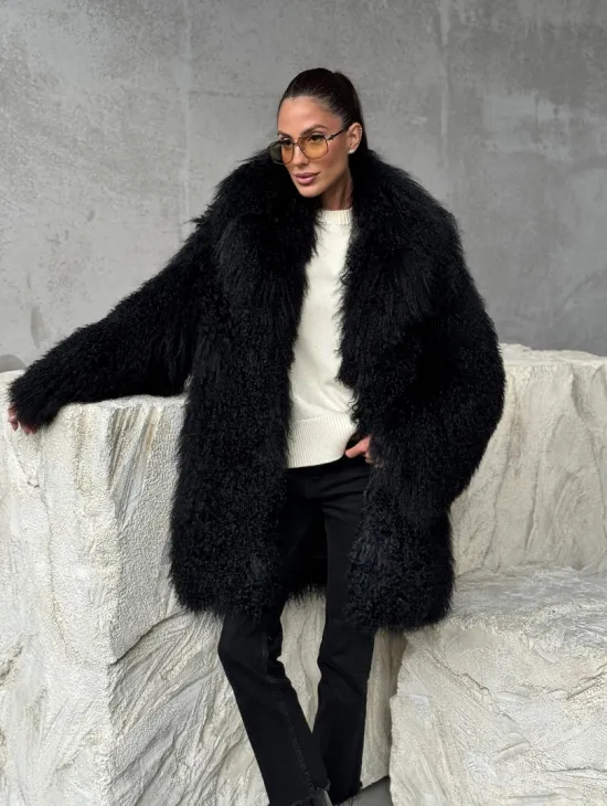 Черная шуба из ламы