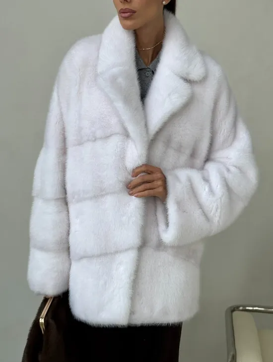 Белый норковый полушубок