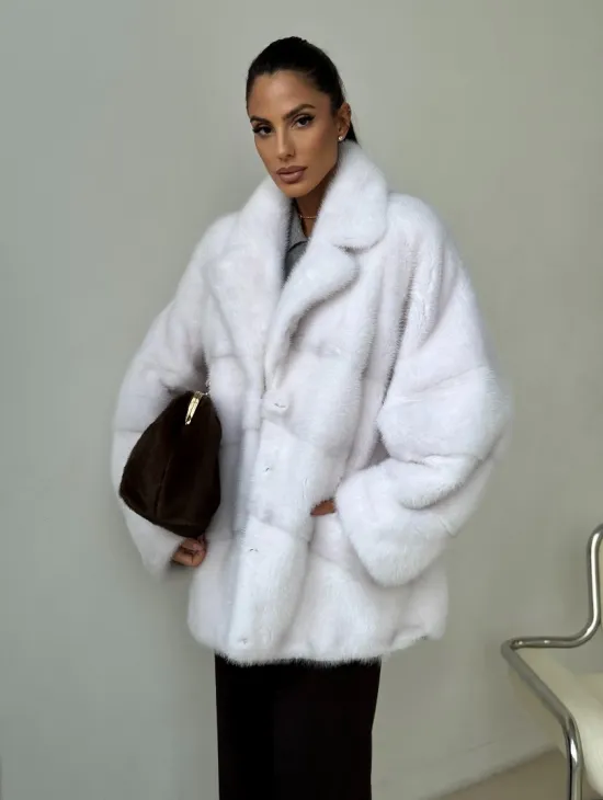 Белый норковый полушубок
